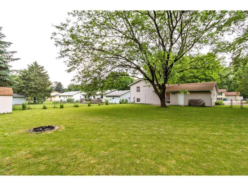 585 24th St NE, Owatonna, MN 55060