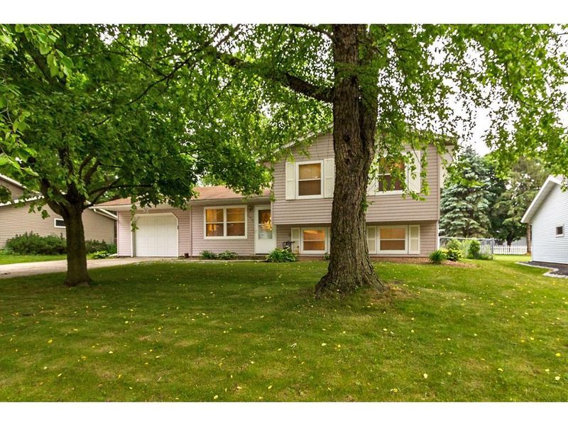 585 24th St NE, Owatonna, MN 55060