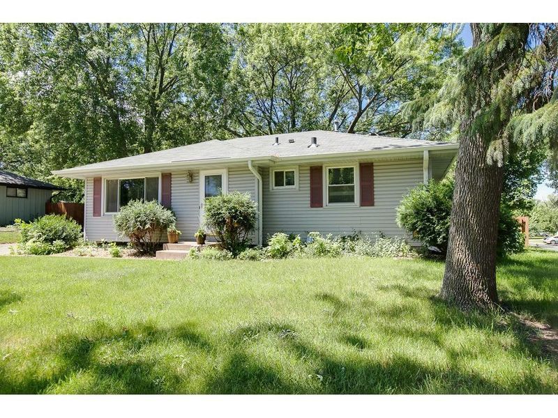 5965 N Cavell Ave N, New Hope, MN 55428