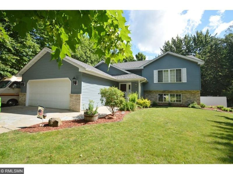22475 Iverson Ln N, Forest Lake, MN 55025