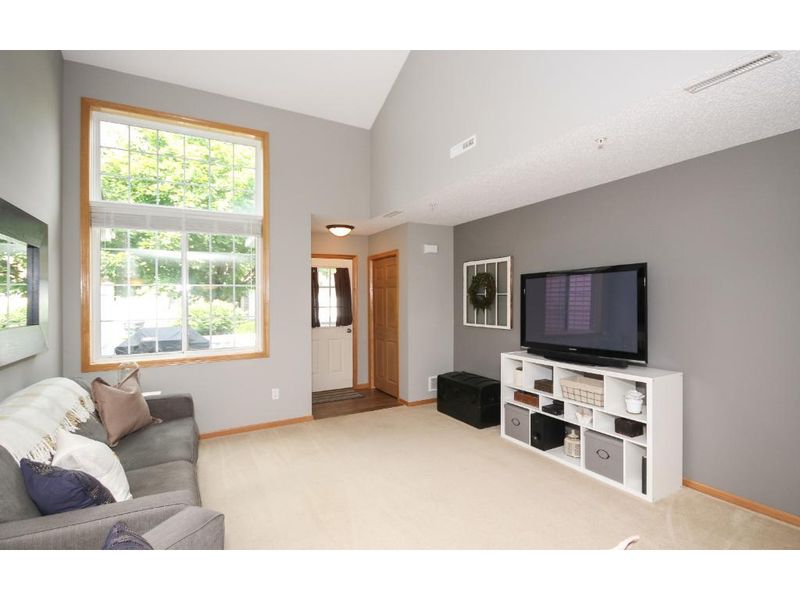 5445 Brewer Ln, Inver Grove Heights, MN 55076
