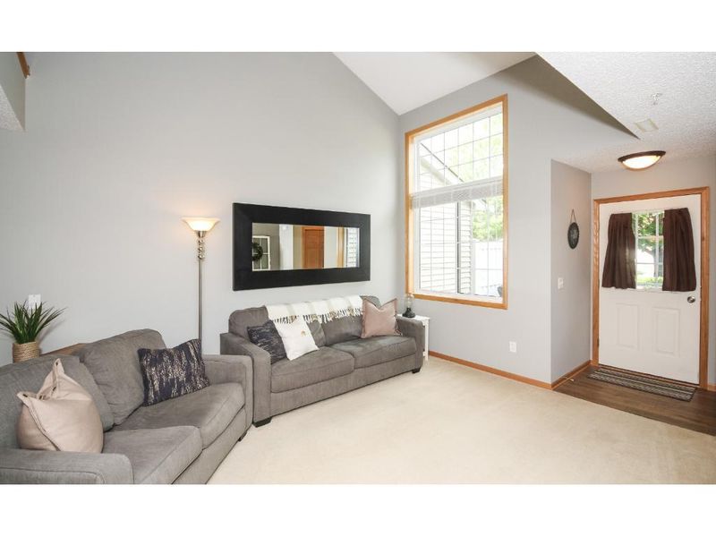 5445 Brewer Ln, Inver Grove Heights, MN 55076