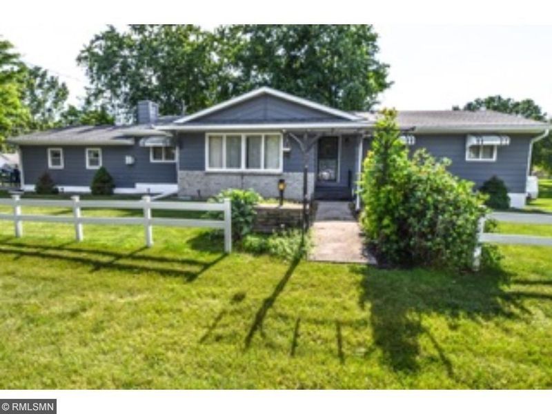200 3rd St SE, Morristown, MN 55052