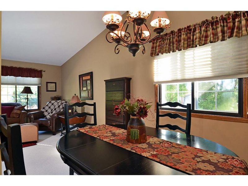 2284 Pond Ave E, Maplewood, MN 55119