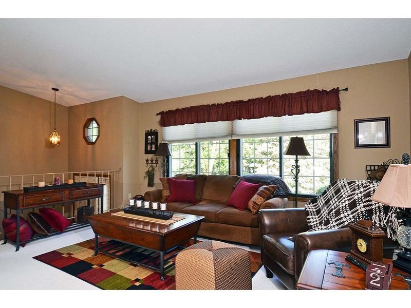 2284 Pond Ave E, Maplewood, MN 55119