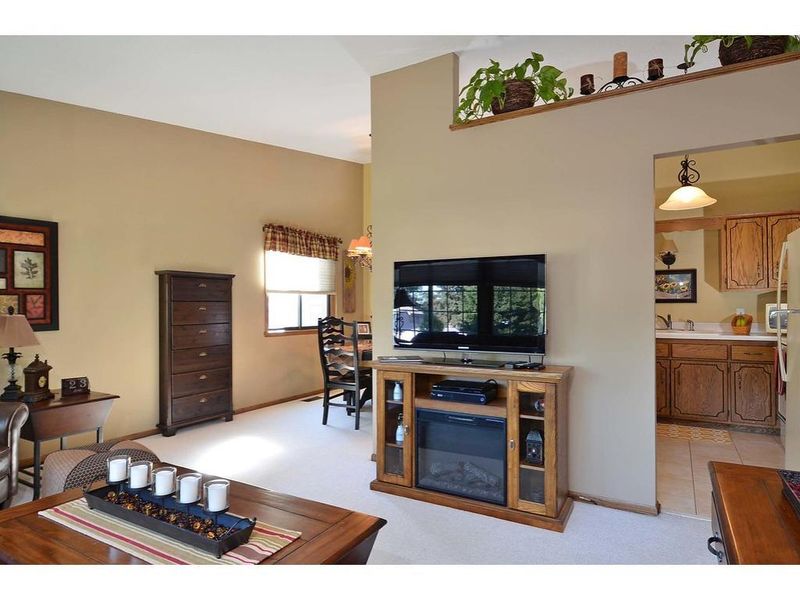 2284 Pond Ave E, Maplewood, MN 55119