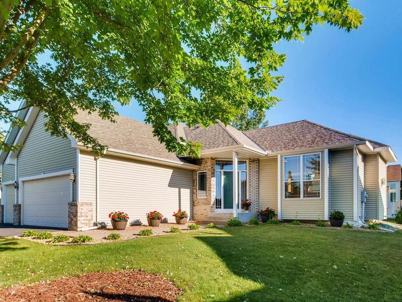 9150 Overlook Ln, Champlin, MN 55316