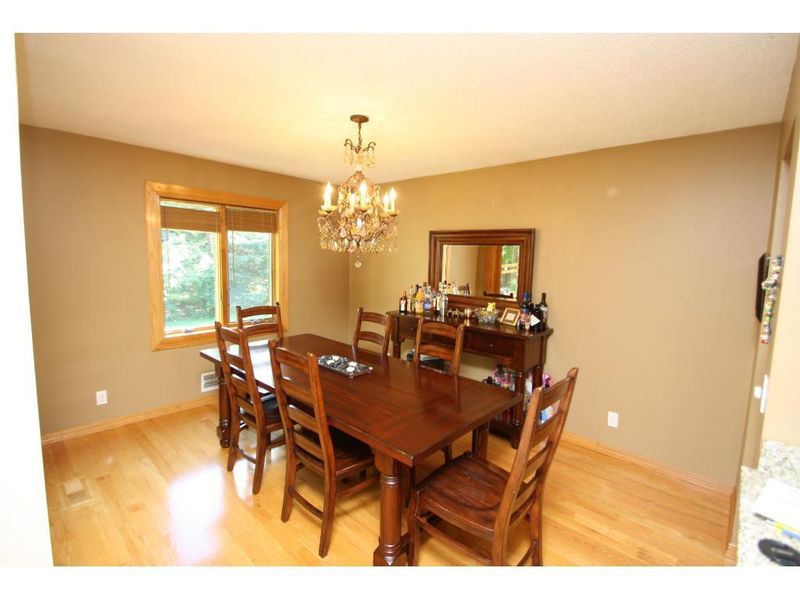 11451 Kensington Dr, Eden Prairie, MN 55347