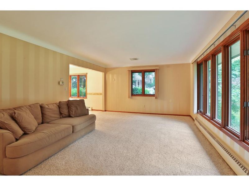 304 Demont Ave E, Little Canada, MN 55117