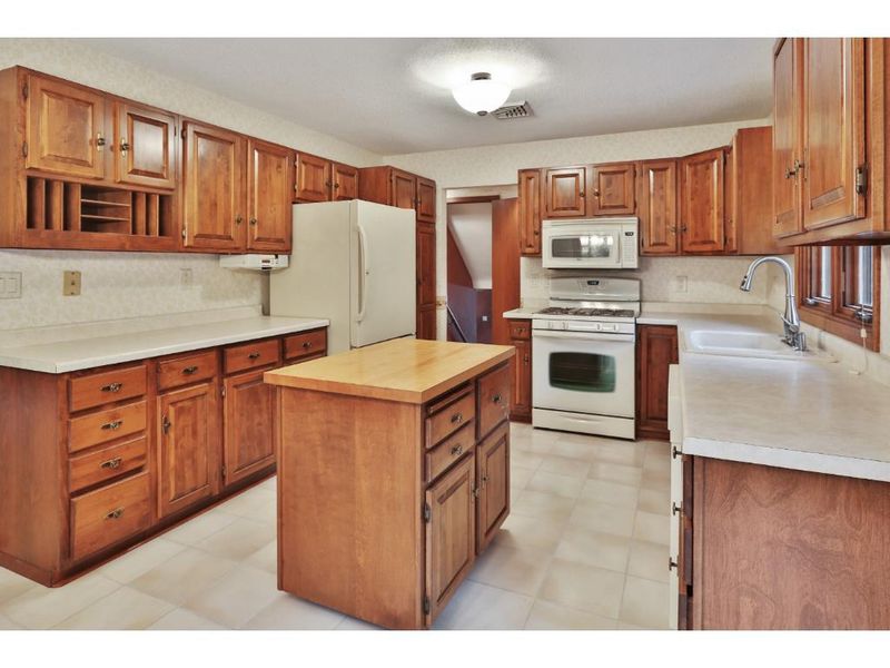 304 Demont Ave E, Little Canada, MN 55117