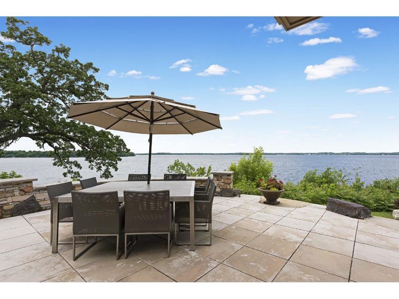 20350 Lakeview Ave, Excelsior, MN 55331