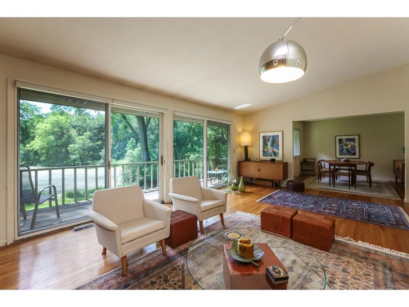 25 Oriole Ln, North Oaks, MN 55127