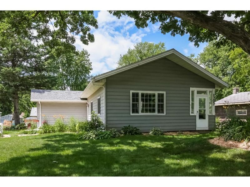 1705 Abel St, Maplewood, MN 55117