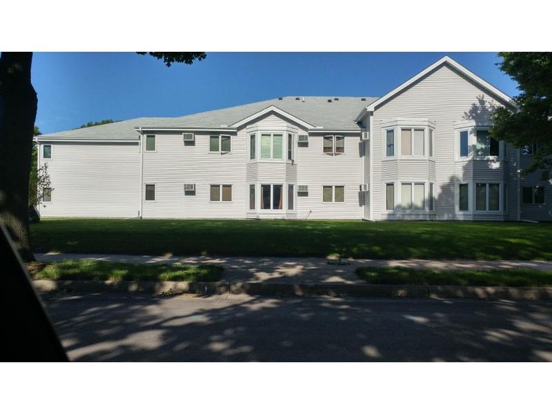 2210 E 40th St #123, Minneapolis, MN 55407