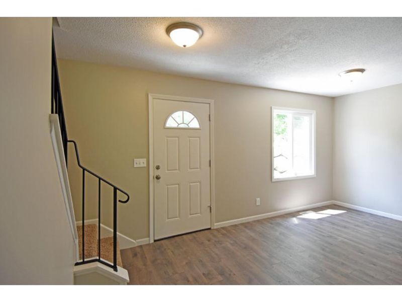 62 River Woods Ln, Burnsville, MN 55337