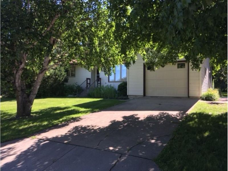 110 3rd Ave NE, Bertha, MN 56437