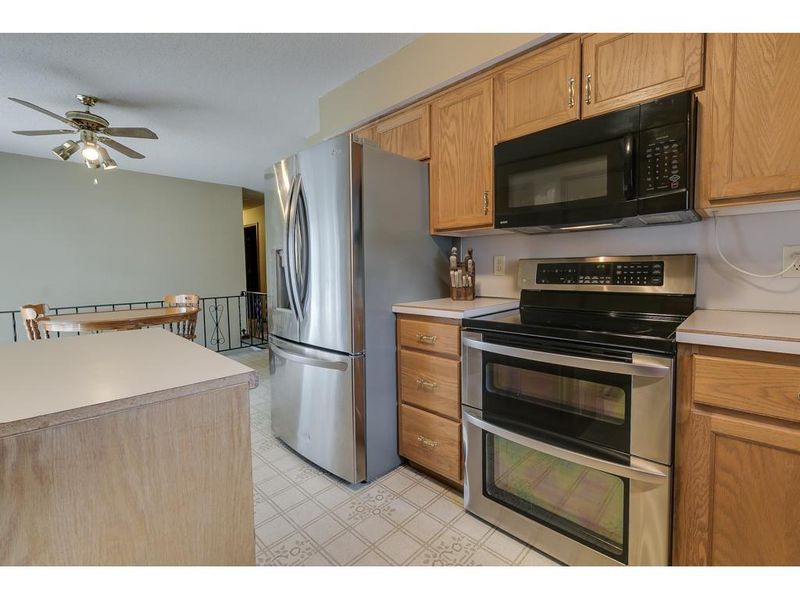 911 Clay St S, Shakopee, MN 55379