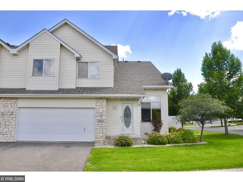 1607 Hamel Ln, Shakopee, MN 55379