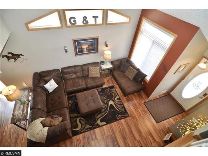 1607 Hamel Ln, Shakopee, MN 55379
