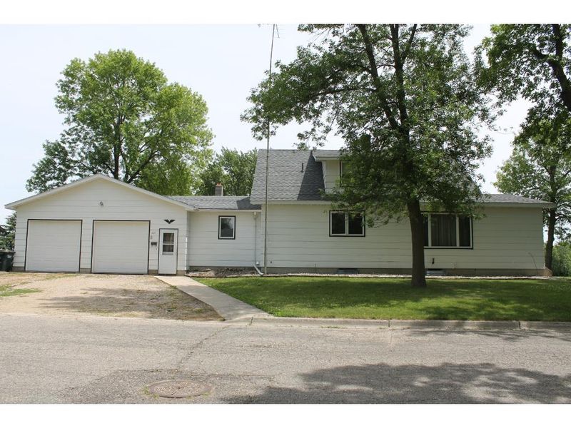 221 Mars St N, Cosmos, MN 56228
