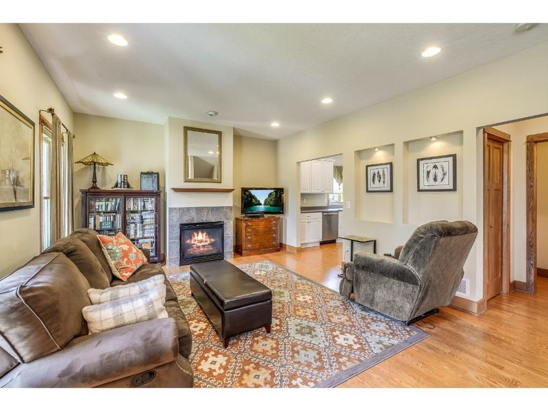 6459 E Laketowne Dr, Albertville, MN 55301