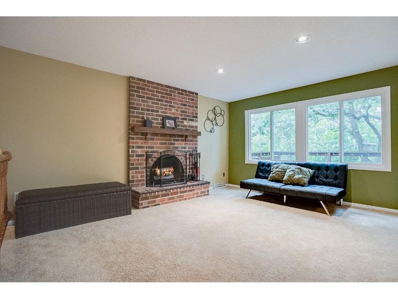 505 Springhill Rd, Vadnais Heights, MN 55127