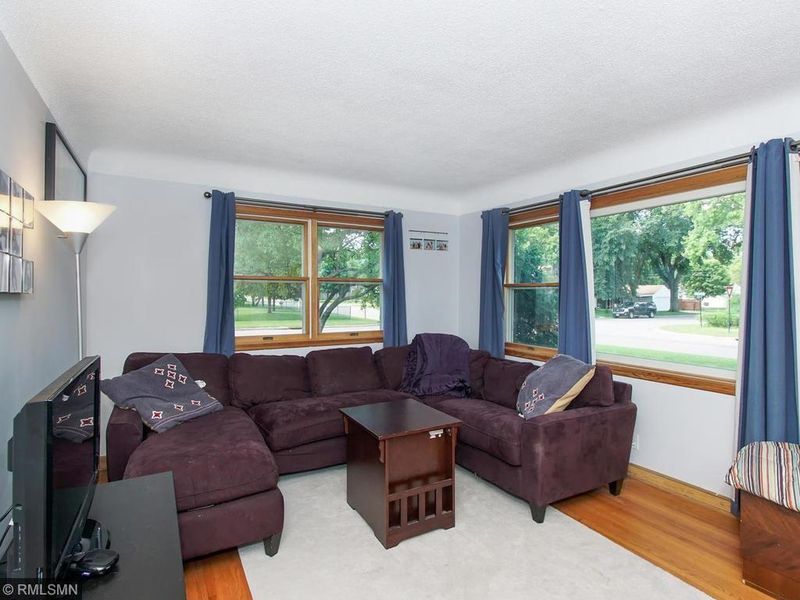8041 2nd Ave S, Bloomington, MN 55420