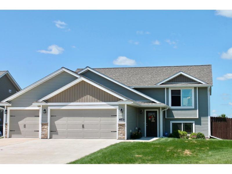 1100 Heron Dr, Mankato, MN 56001