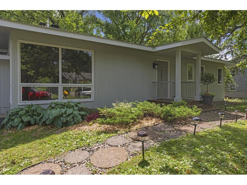 1212 Arbor St, Wayzata, MN 55391