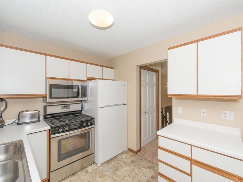 1538 Applegate Ln, Shakopee, MN 55379