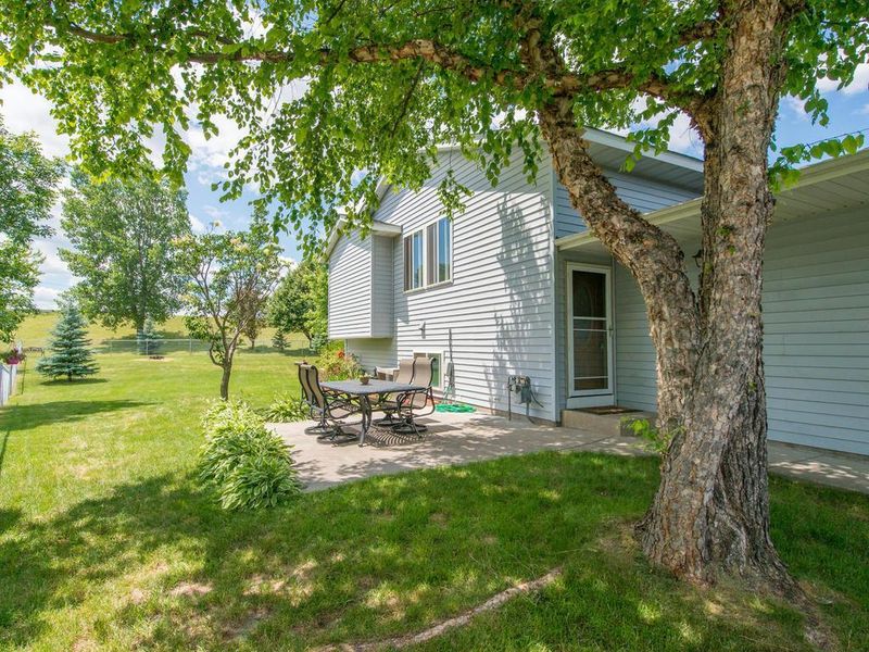 1538 Applegate Ln, Shakopee, MN 55379