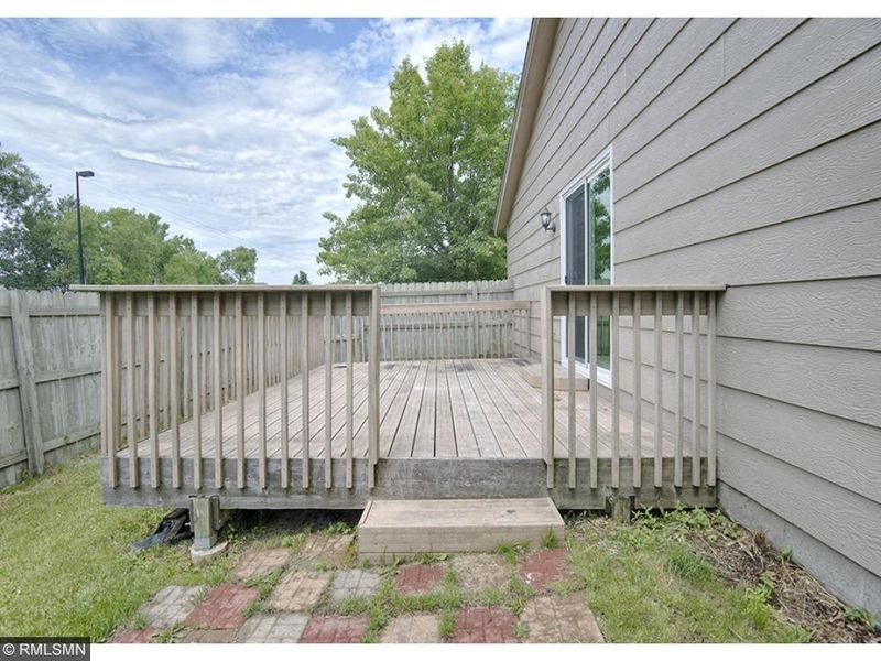6509 21st St N, Oakdale, MN 55128