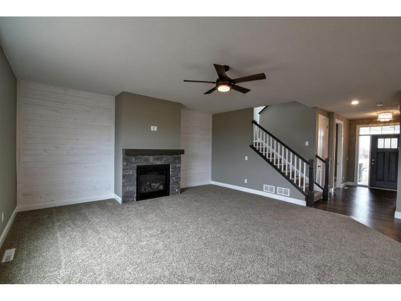 9703 Compass Pointe Ct, Woodbury, MN 55129