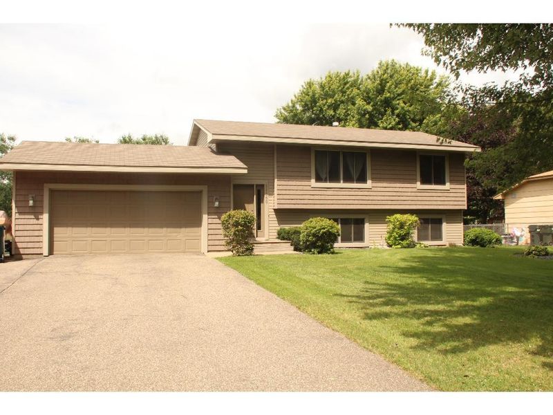 11560 7th St NE, Blaine, MN 55434