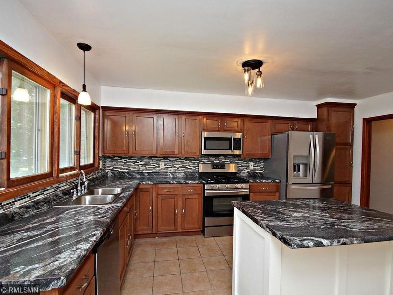 1850 7th St E, Saint Paul, MN 55119