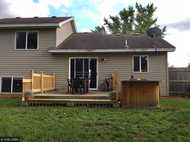 902 Hillock St NW, Isanti, MN 55040