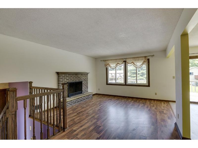 5206 Red Oak Dr, Mounds View, MN 55112