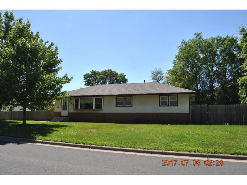 2348 Brookview Dr, Brooklyn Center, MN 55430