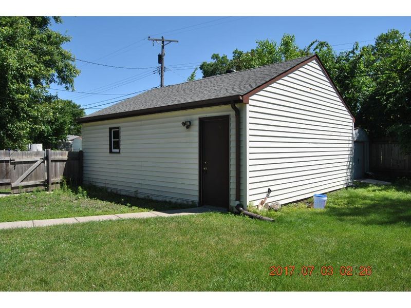 2348 Brookview Dr, Brooklyn Center, MN 55430