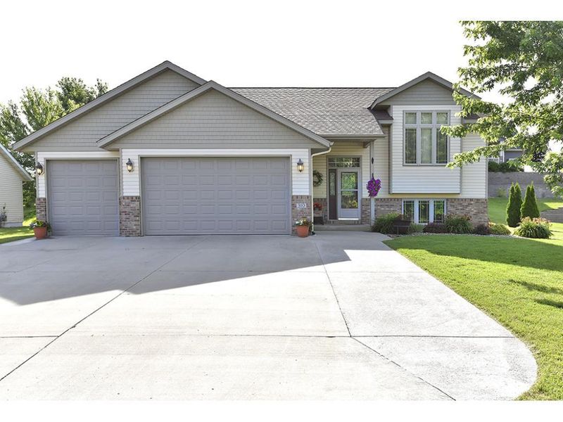 310 6th St SE, Medford, MN 55049
