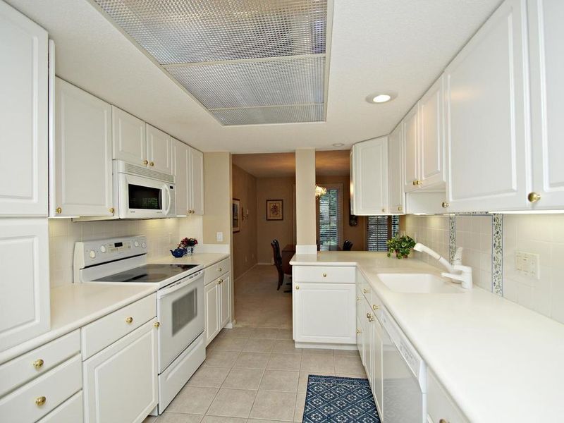 8441 Irwin Rd #213, Bloomington, MN 55437