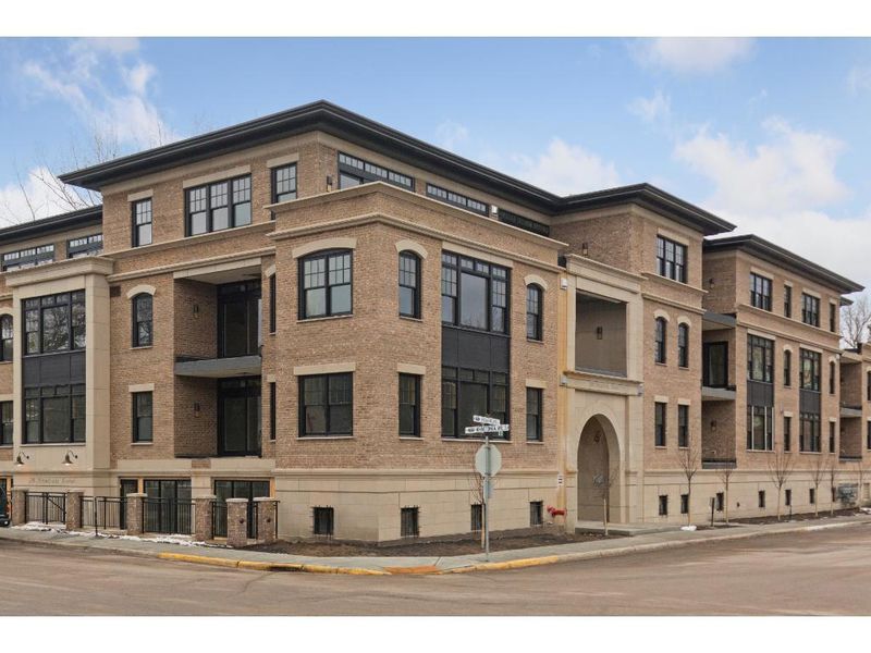 240 Minnetonka Ave S #201, Wayzata, MN 55391