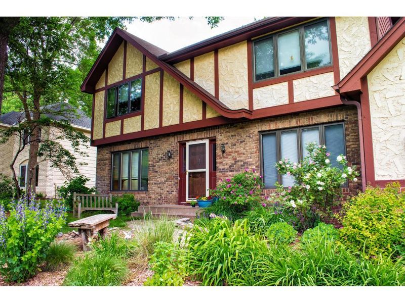 5958 Highview Pl, Shoreview, MN 55126
