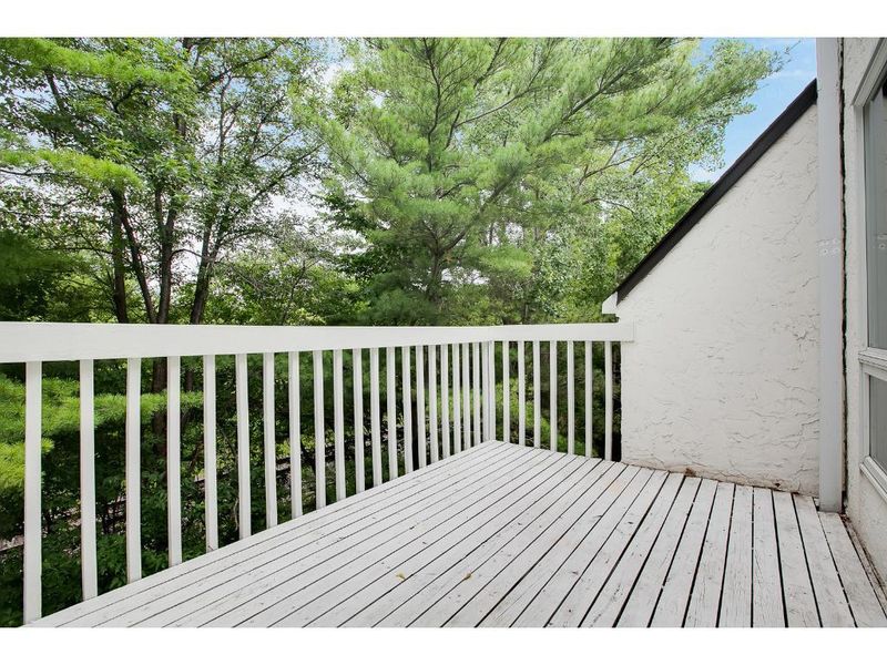 3042 Lake Shore Dr, Minneapolis, MN 55416