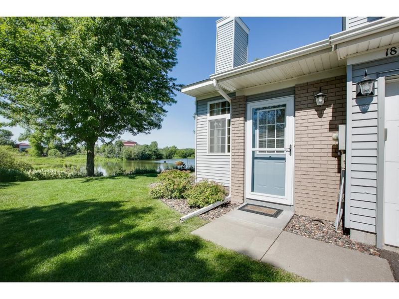 1870 Donegal Dr #1, Woodbury, MN 55125