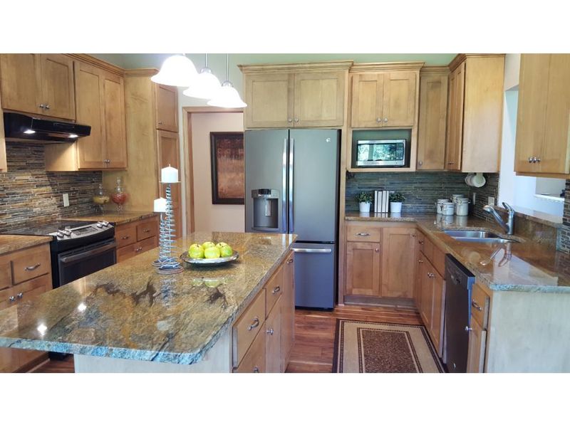 6640 Walnut Dr, Minnetrista, MN 55364