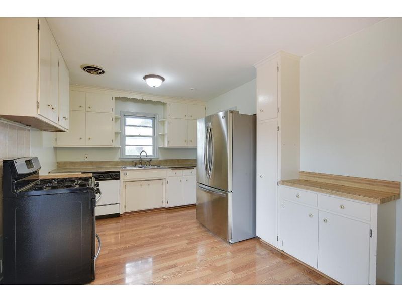 4900 Queen Ave N, Minneapolis, MN 55430