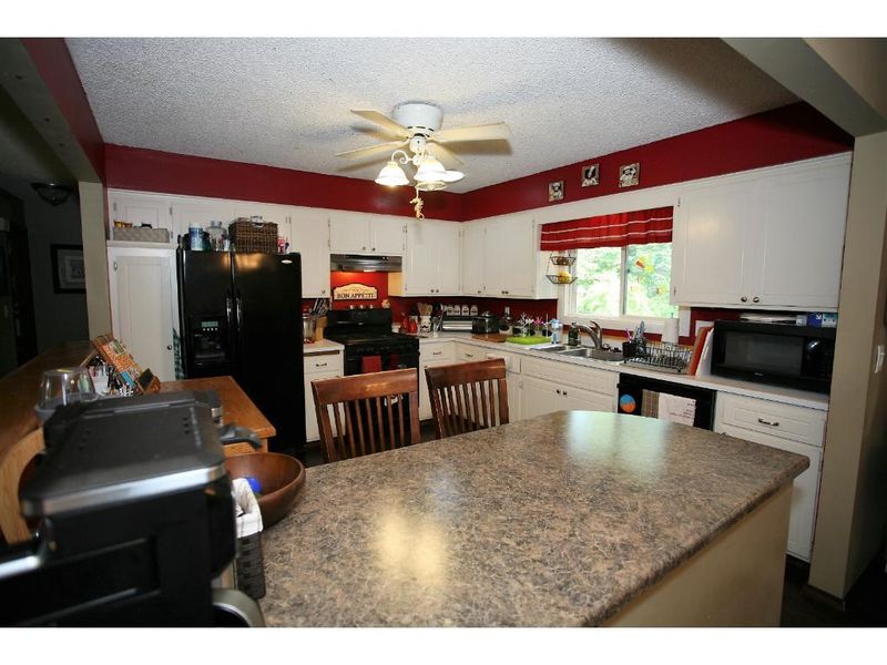 1213 Foxwood Ct, New Brighton, MN 55112