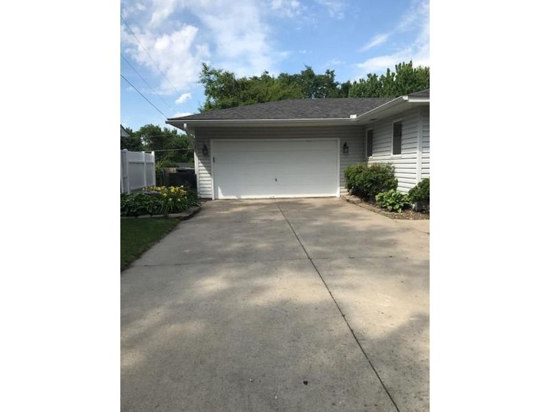 2077 Jade Ln, Eagan, MN 55122