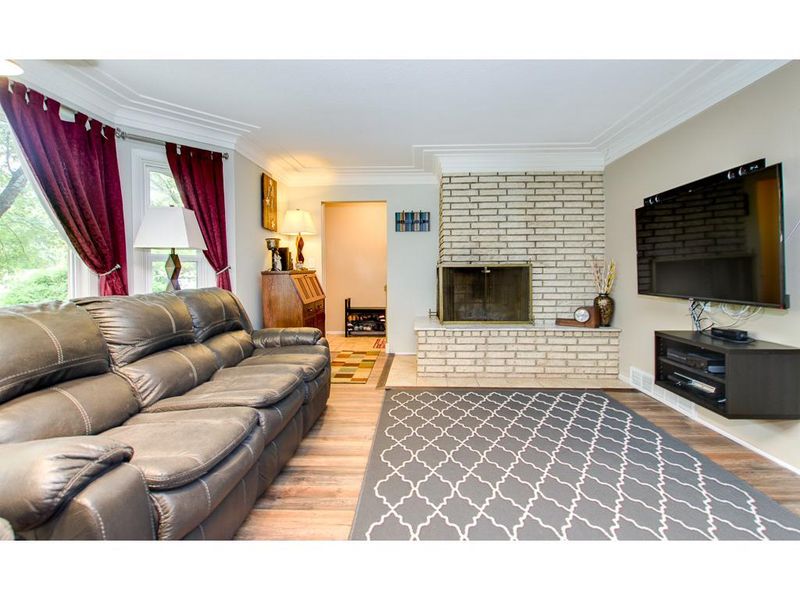 1298 Clarence St, Saint Paul, MN 55106